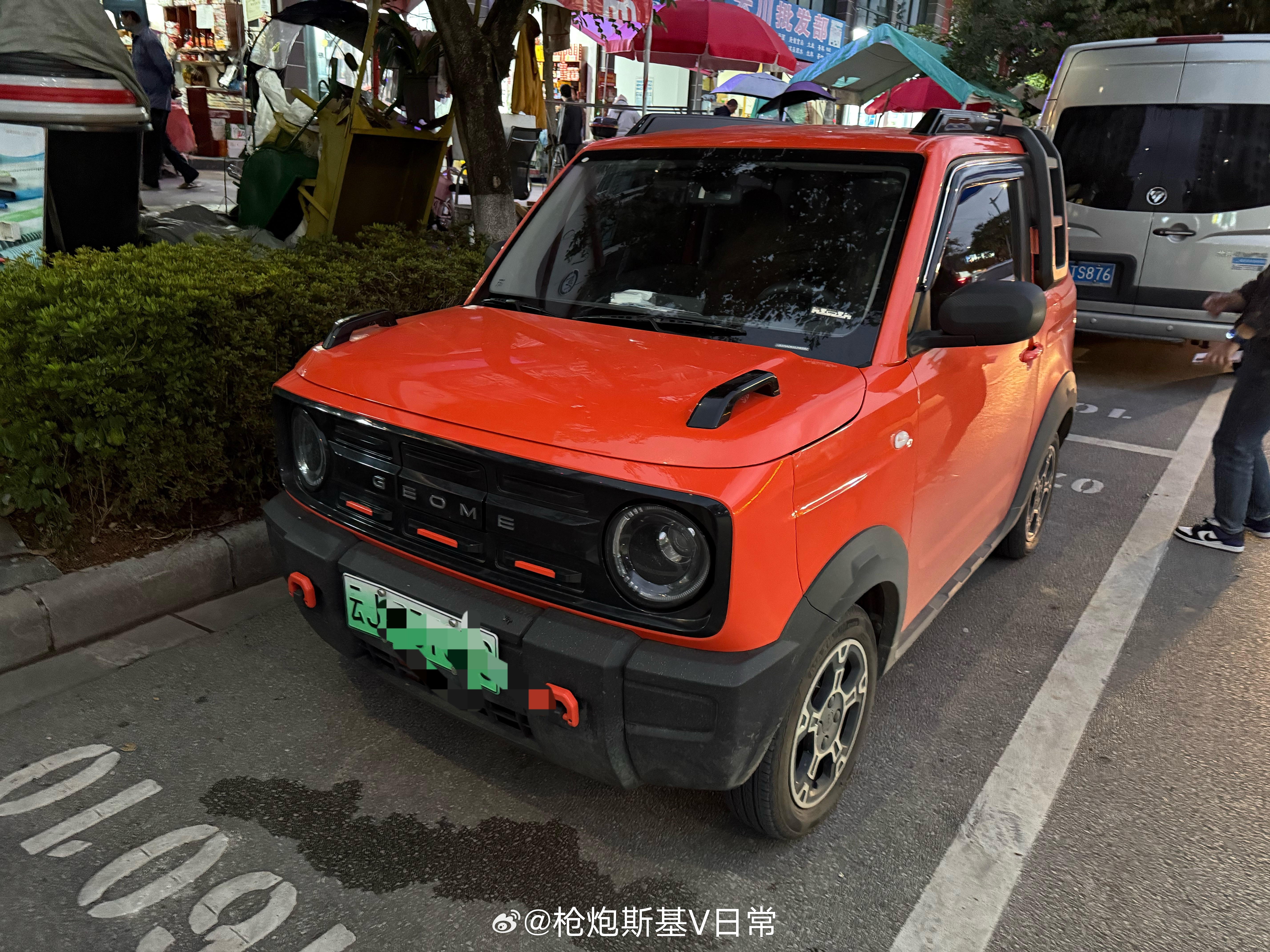 哇塞路边这小车给我眼前一亮的感觉[笑cry][笑cry]，这是幼年烈马吗？哈哈还