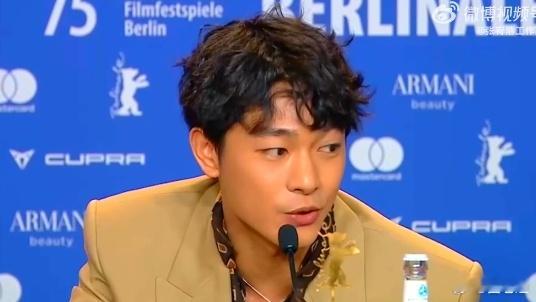 电影想飞的女孩是张宥浩自荐来演的  从张宥浩在柏林电影节媒体见面会分享可知，他自