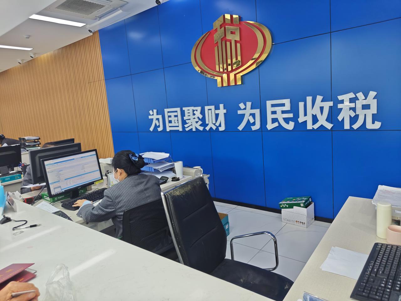 南京税务，可不可以Ai处理报税问题呀，人工太慢了，一个事取了三个号，三四个小时没