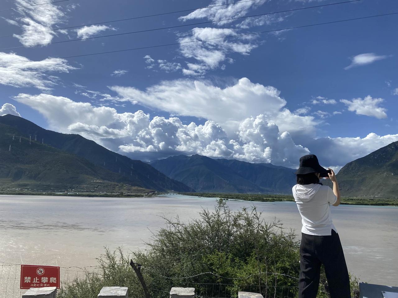 医院已明确表态，在遵纪守法、不影响本职工作的前提下，鼓励员工发展个人兴趣爱好。若