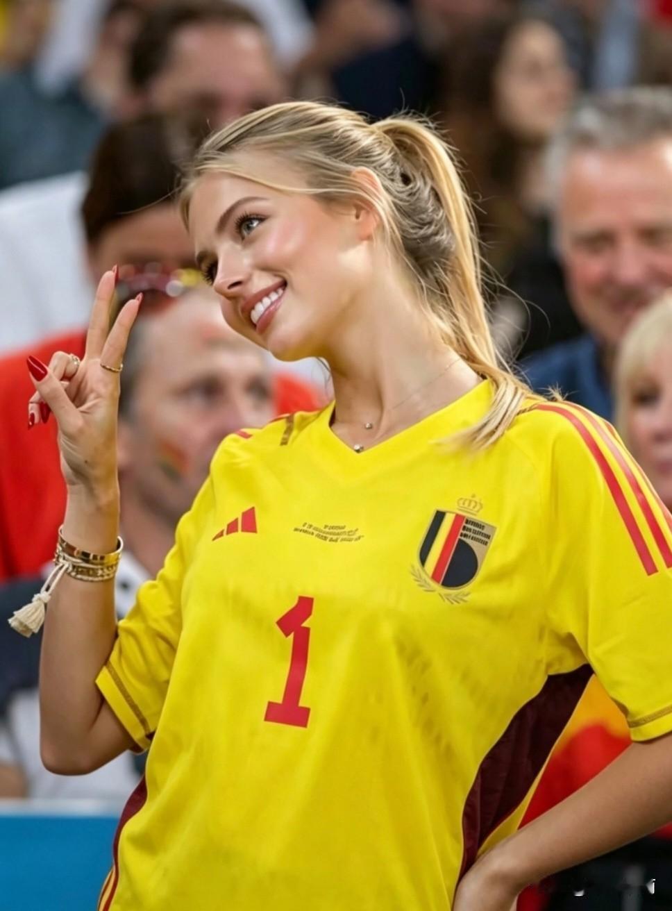 西班牙🇪🇸2：0法兰西🇫🇷[比赛用球]
西班牙教科书般的传控，完全是碾压