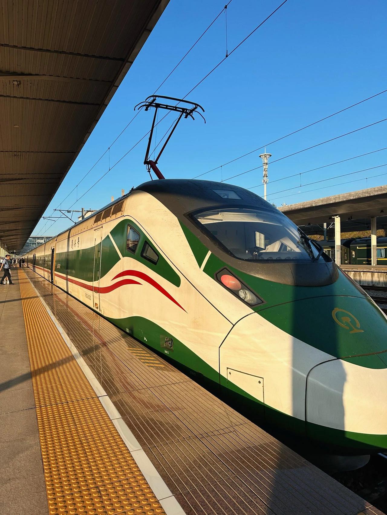 又一个惨痛的教训，11死2伤！
11月27日凌晨，云南省昆明市一辆检测地震设备的