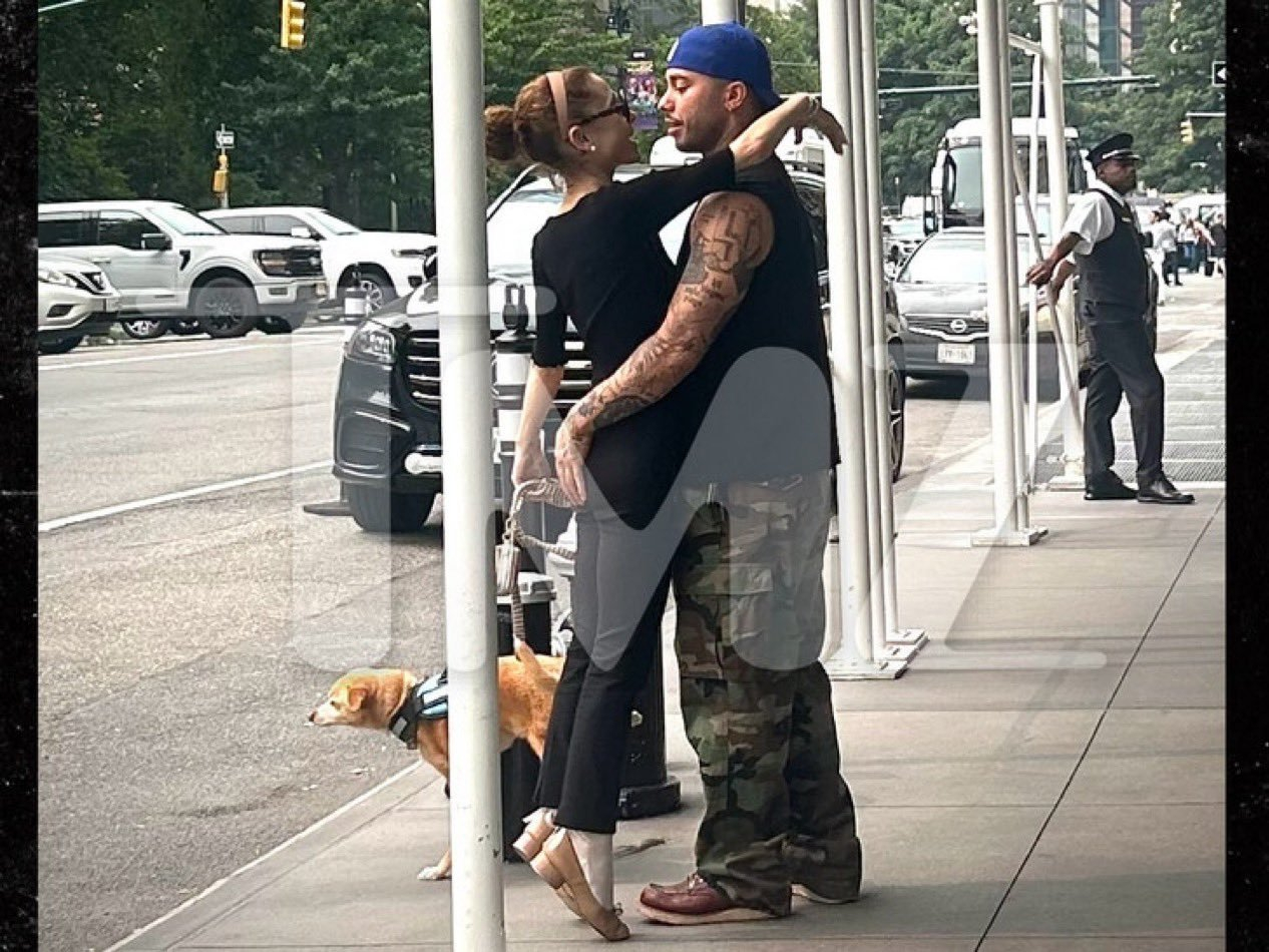 Ariana Grande和Ricky Alvarez正式复合，被TMZ拍到一起