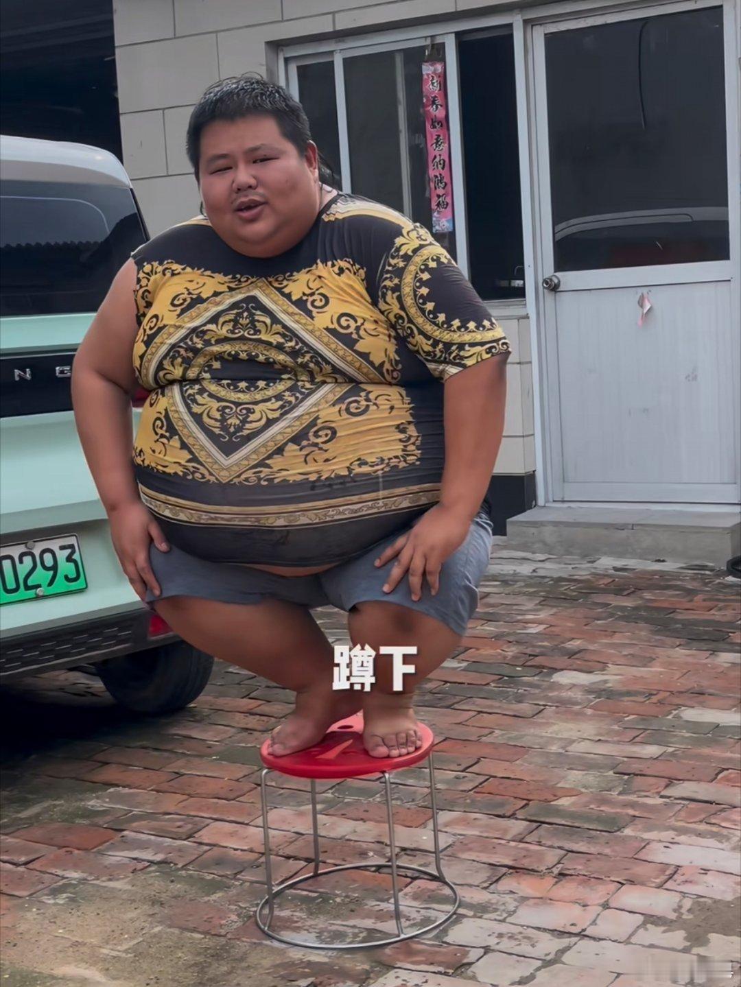 良子体检报告出来了 如果你了解潦草的良子，你会发现他胖不是最大的问题……这哥们实