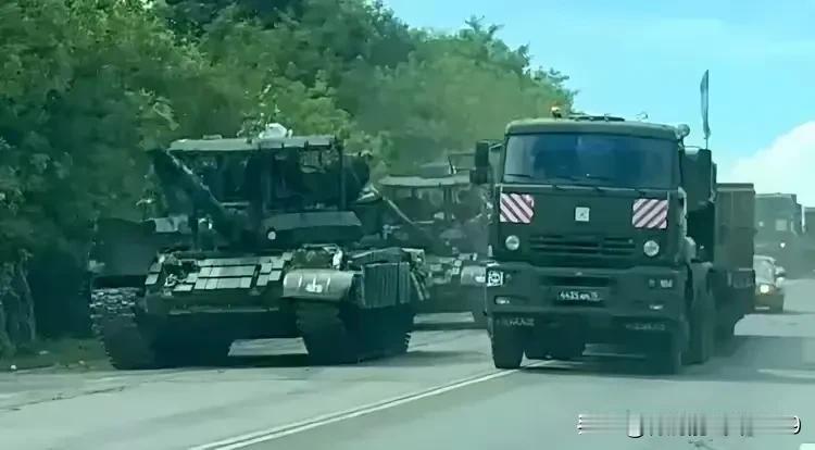 乌克兰自己正一步步踏入大俄设下的陷阱。900天的俄乌冲突，使俄罗斯不能脱身，内部