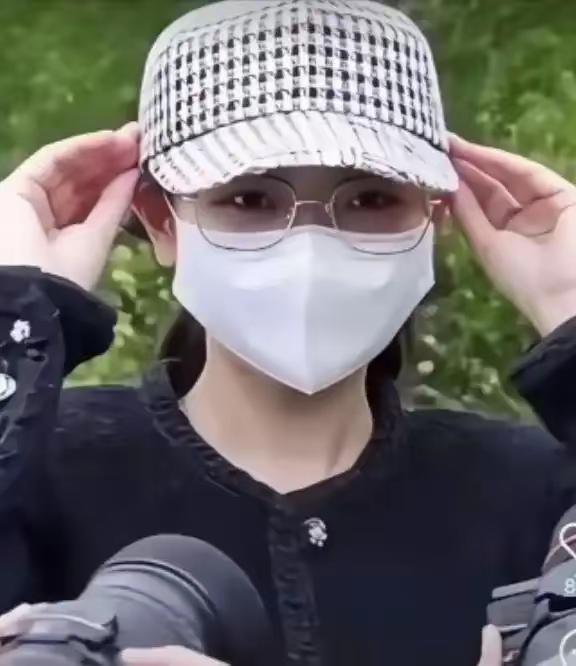 感谢抖音，终于明白了什么叫做富可敌国。
希望是假的，毕竟一万多亿人民币，怎么才能