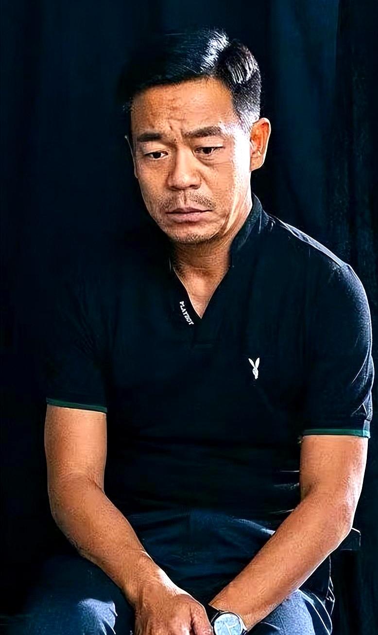 孙浩今年58岁了，没结婚，也没有孩子。
有人问他，真不打算找个人一起过后半生吗？