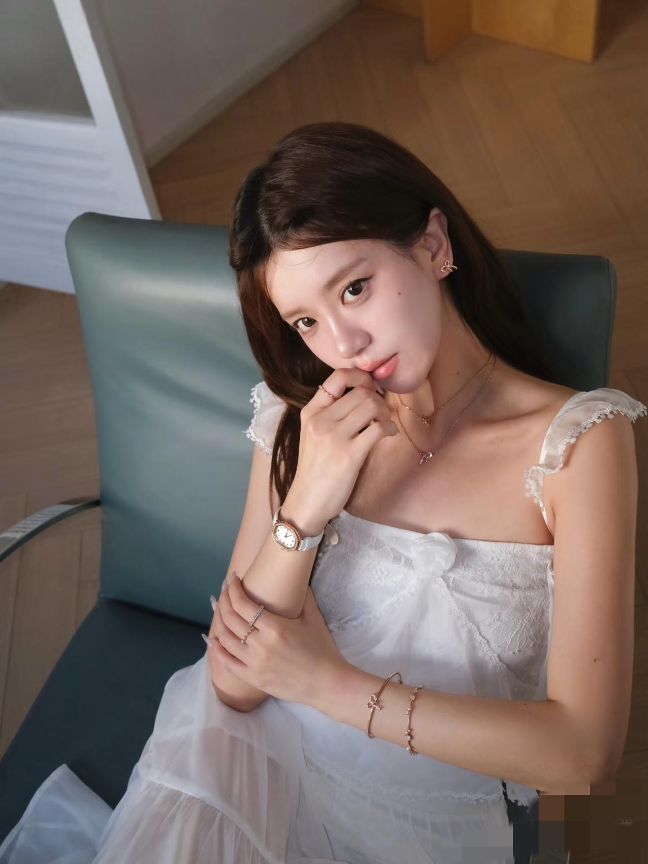 这个女孩子好看！
那种活力，已然洋溢到屏幕外了吧……
