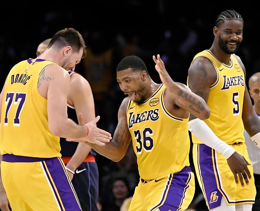 又是你！湖人官宣明天打雷霆1首发铁定不打，亚历山大防不住啊！
就在刚才，湖人官方