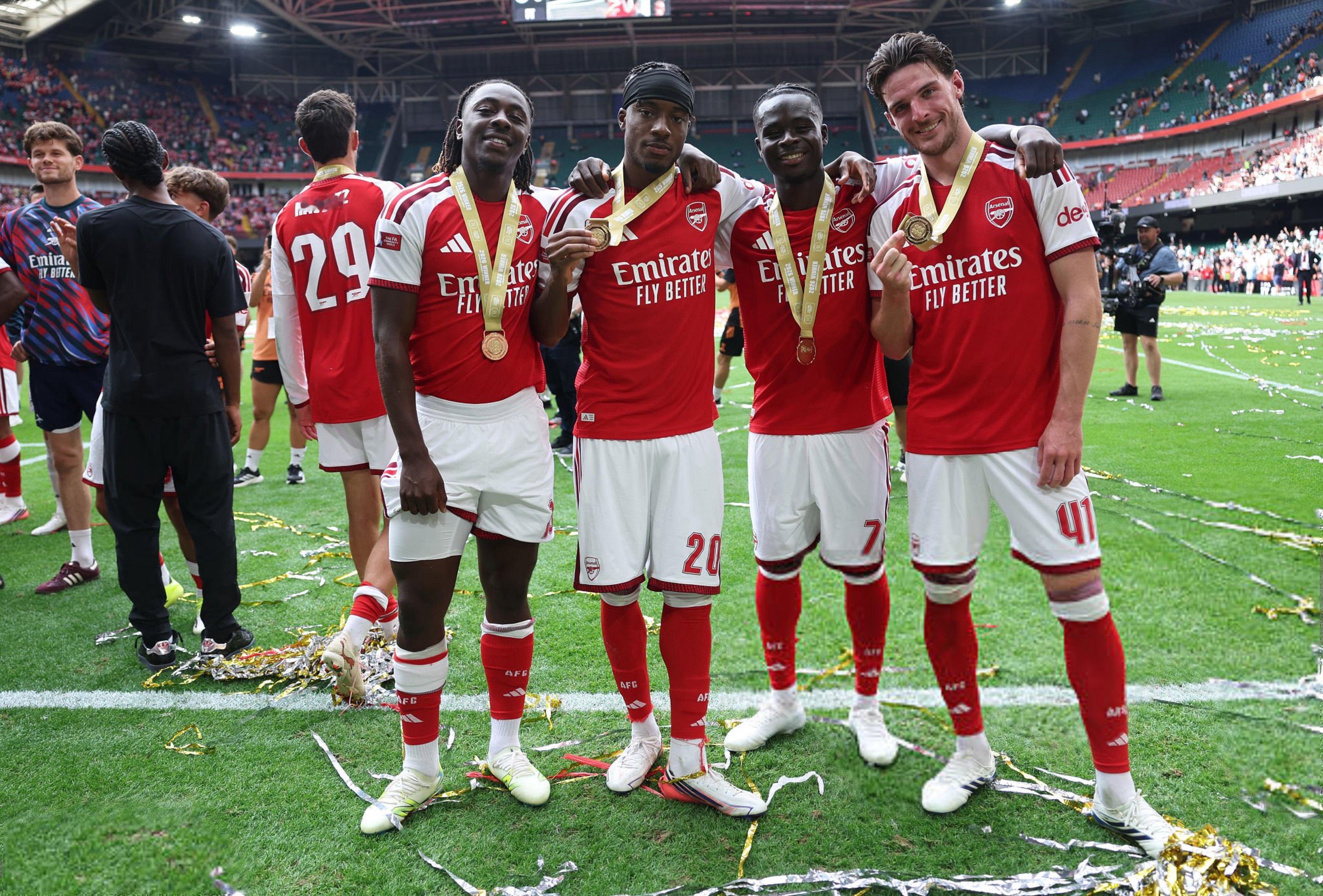 埃泽、马杜埃凯、萨卡、赖斯英格兰套卡庆祝夺冠🏆只为三狮军团英格兰球迷俱乐部