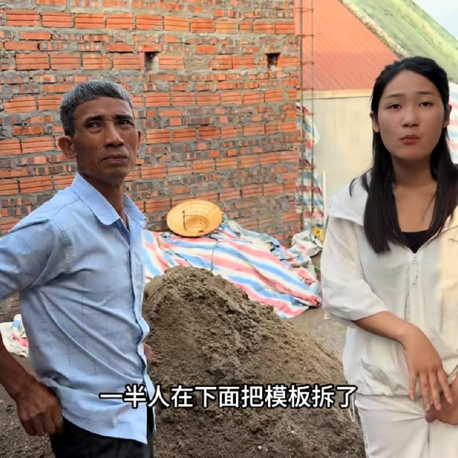 小叔六叔不来工地干活，小松心急如焚。他说，不能说小叔，六叔不靠谱，只能说他们的村