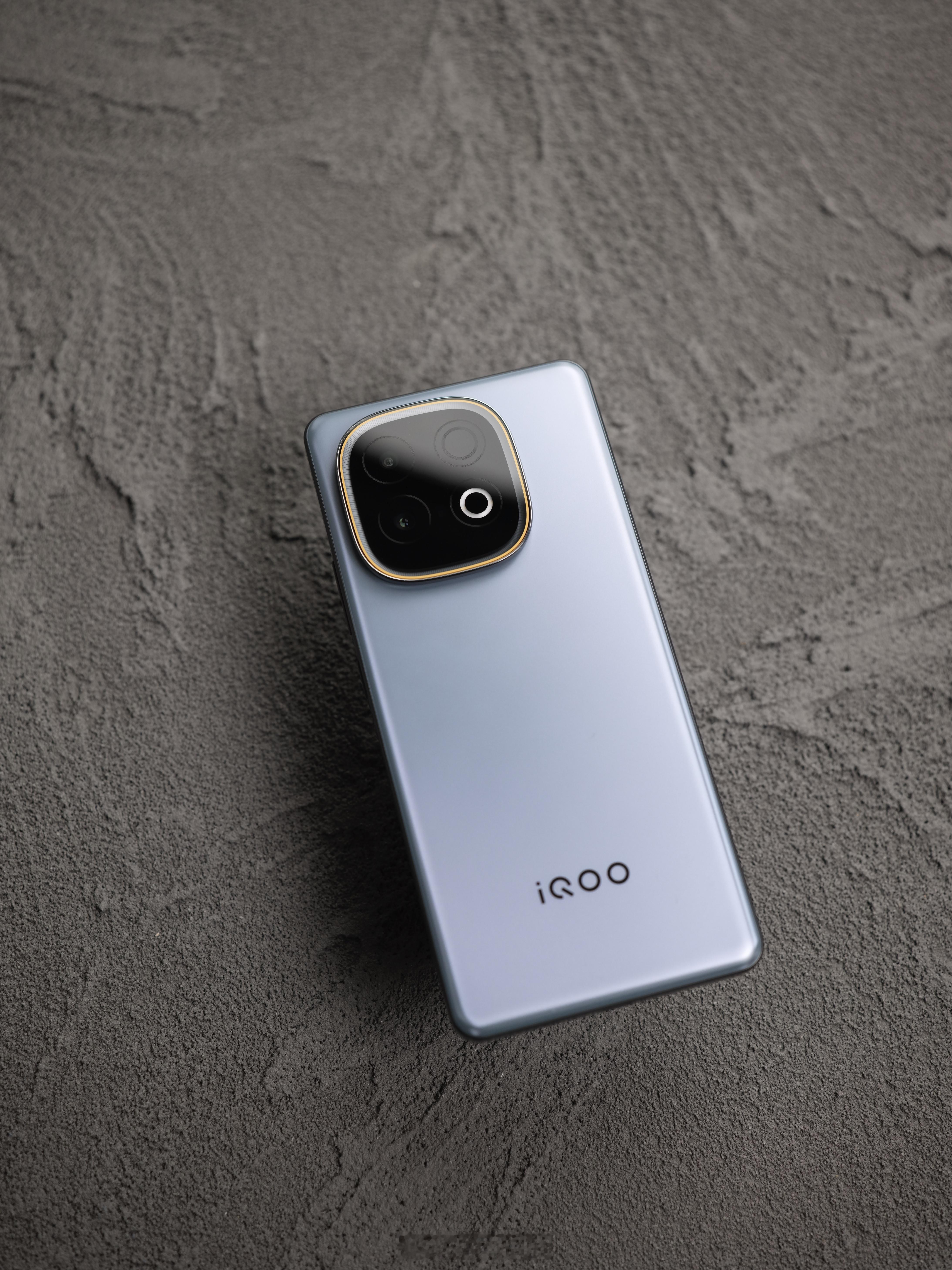 iQOO Z10 Turbo+极地灰上手实拍[酷]这个颜色质感真好iQOO Z1