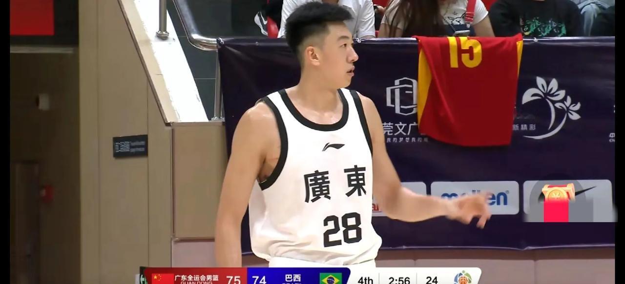 7月28日晚间，在一场友谊赛中，广东全运队以84比87输给了来访的巴西队。虽然巴