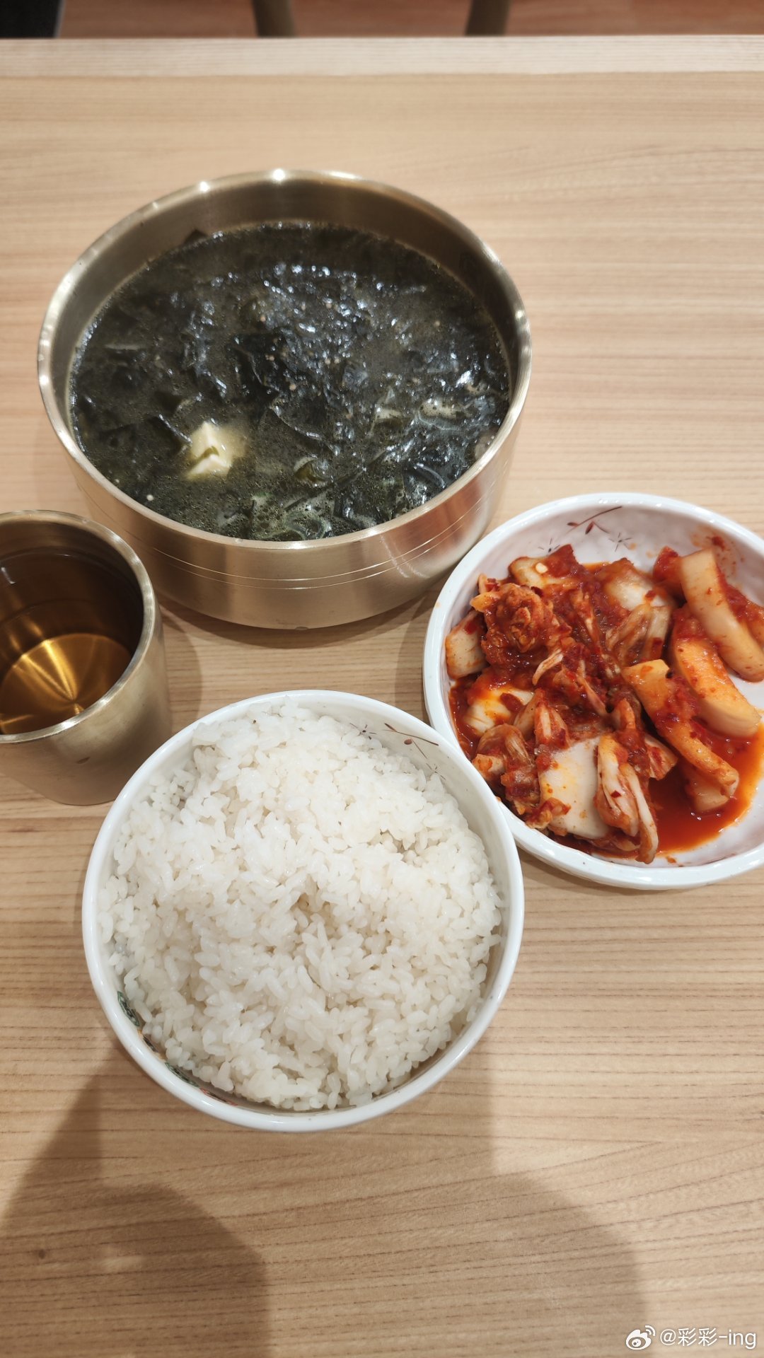 楼下新开了一家朝鲜汤饭，凡是周边开的新店都高低得去尝一下咸淡