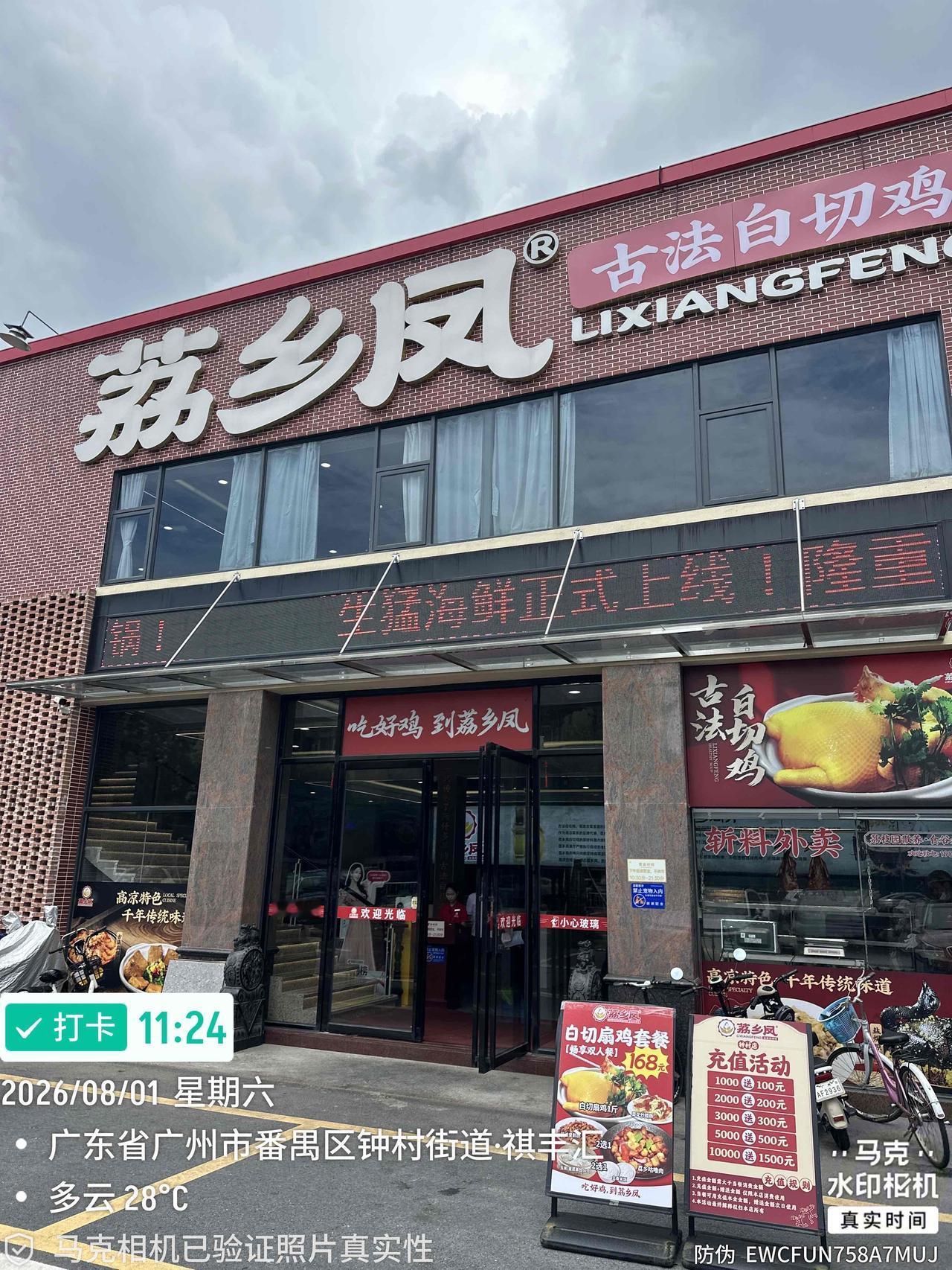 老婆周末继续加班，已连续工作十五天了，这十五天不但白天上班，晚上也要经常加班，铁