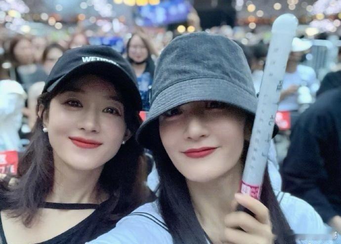 赵丽颖[超话]谢娜给赵丽颖送生日祝福谢娜说赵丽颖一起快乐到永远哇哦！谢娜也来给赵