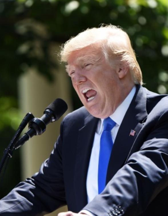 特朗普曾扬言称，如果中国解放台湾，他就会轰炸北京，说白了，特朗普就是在搞美国一直