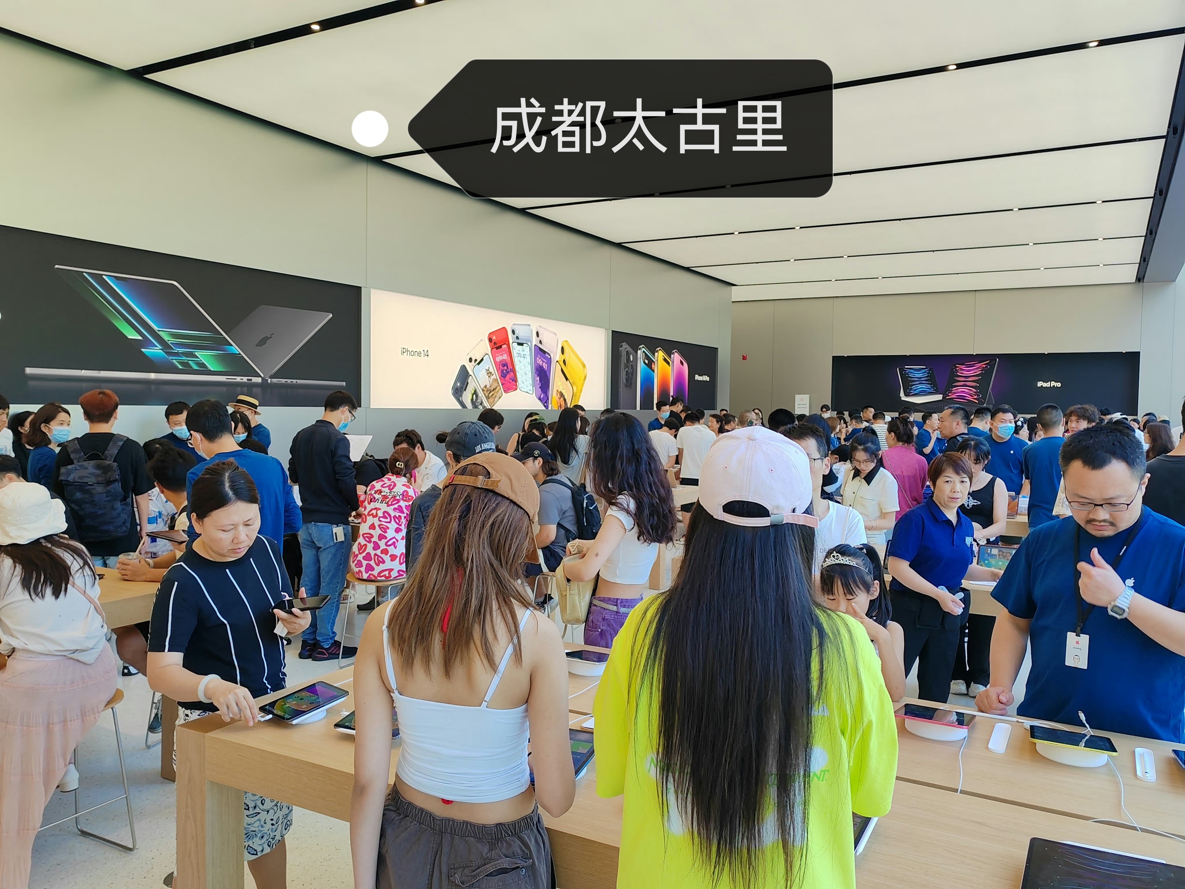 #为什么苹果零售店总是很多人#几个图都是我实拍的，从南到北一个事实是，苹果的零售
