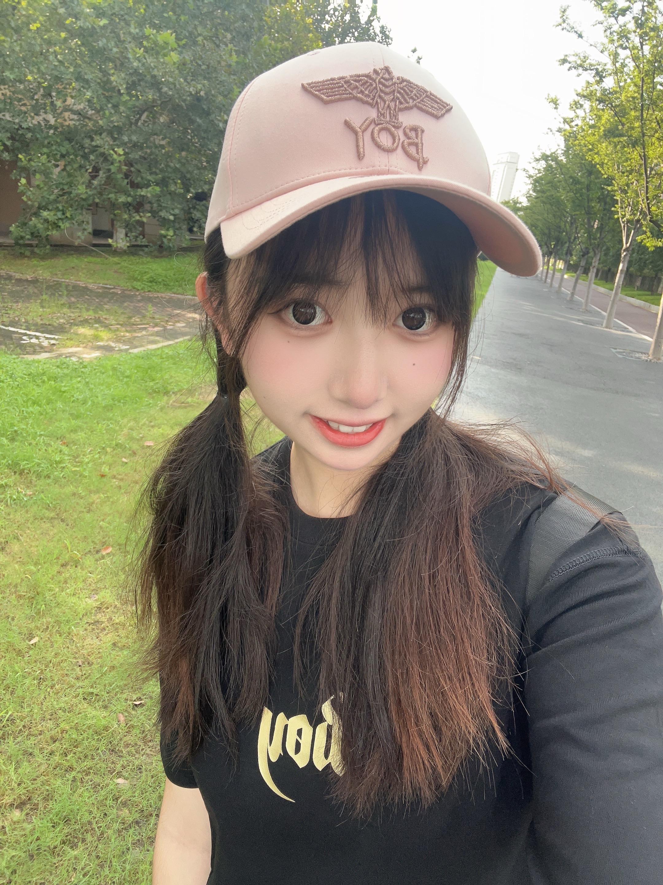 差点忘了说 我这个人呢。又现充 又漂亮 又善良 对朋友很好很真诚 对家...