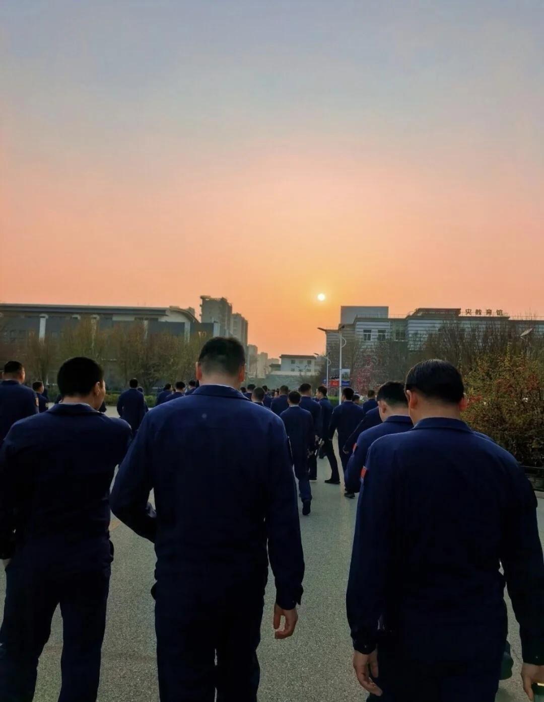 太阳当空照火焰蓝 我心中的火焰蓝