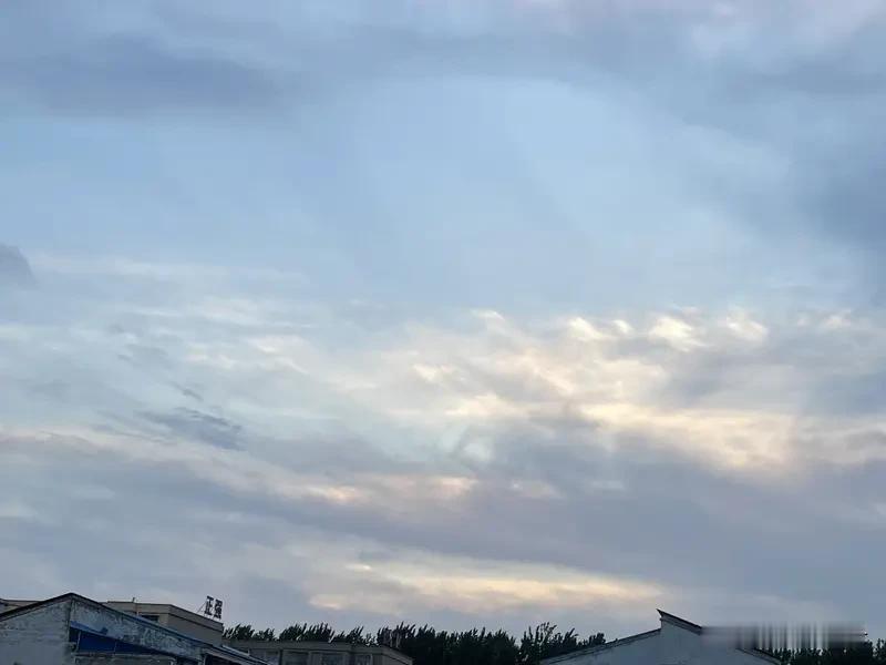 很多幼稚的想法
会被现实打消
不现实的幻想
终究会臣服现实的现实
愿意为可以保留