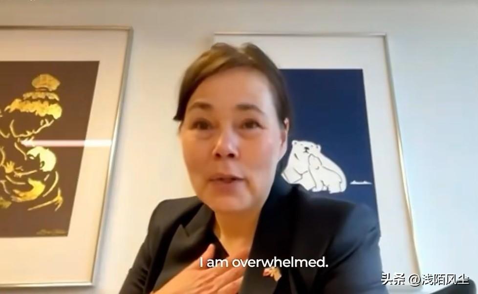格陵兰外交部长维维安·莫茨菲尔特在直播采访中情绪崩溃:“在我们这片土地上，我们一
