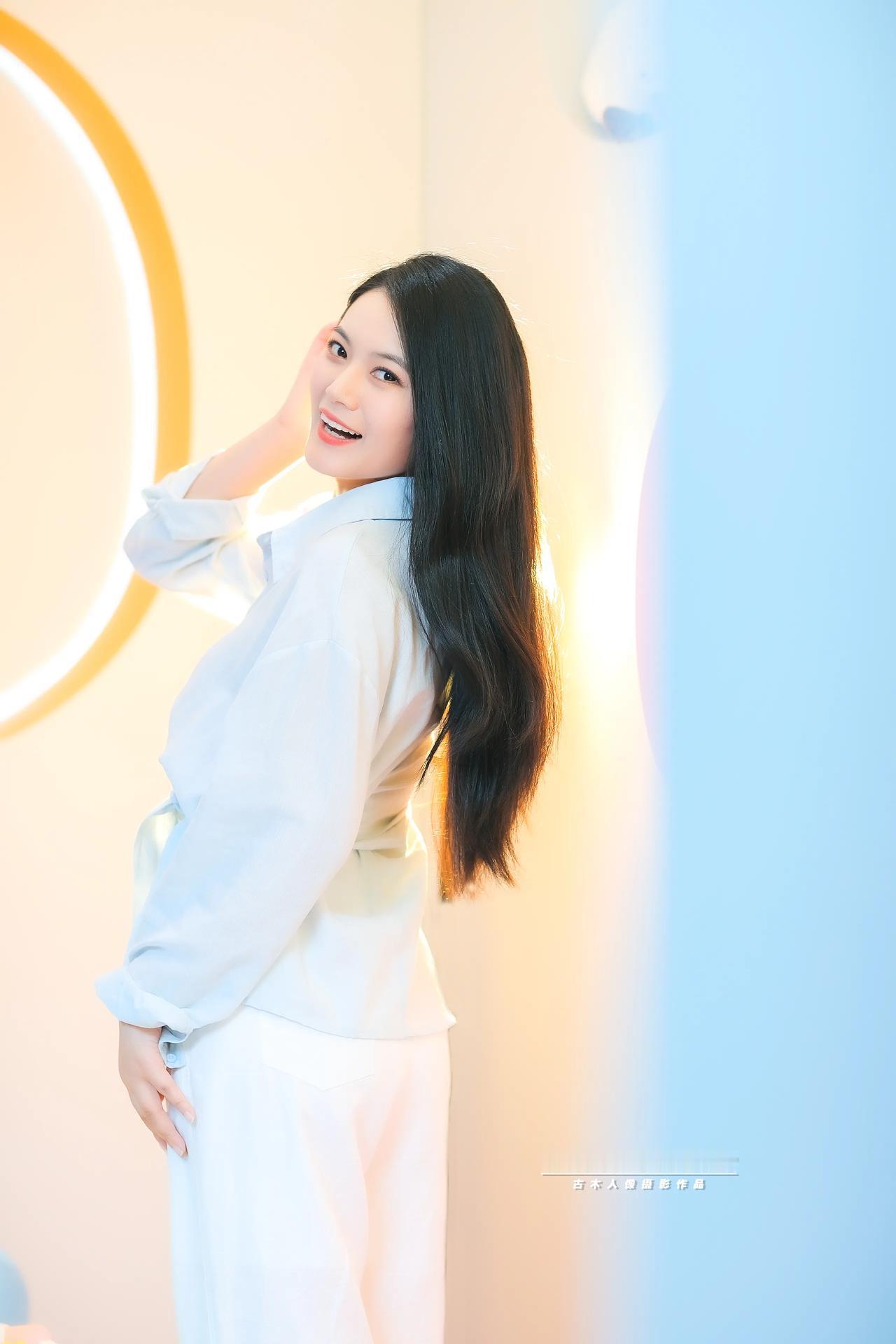 2026重庆车展一汽悦意展台主持