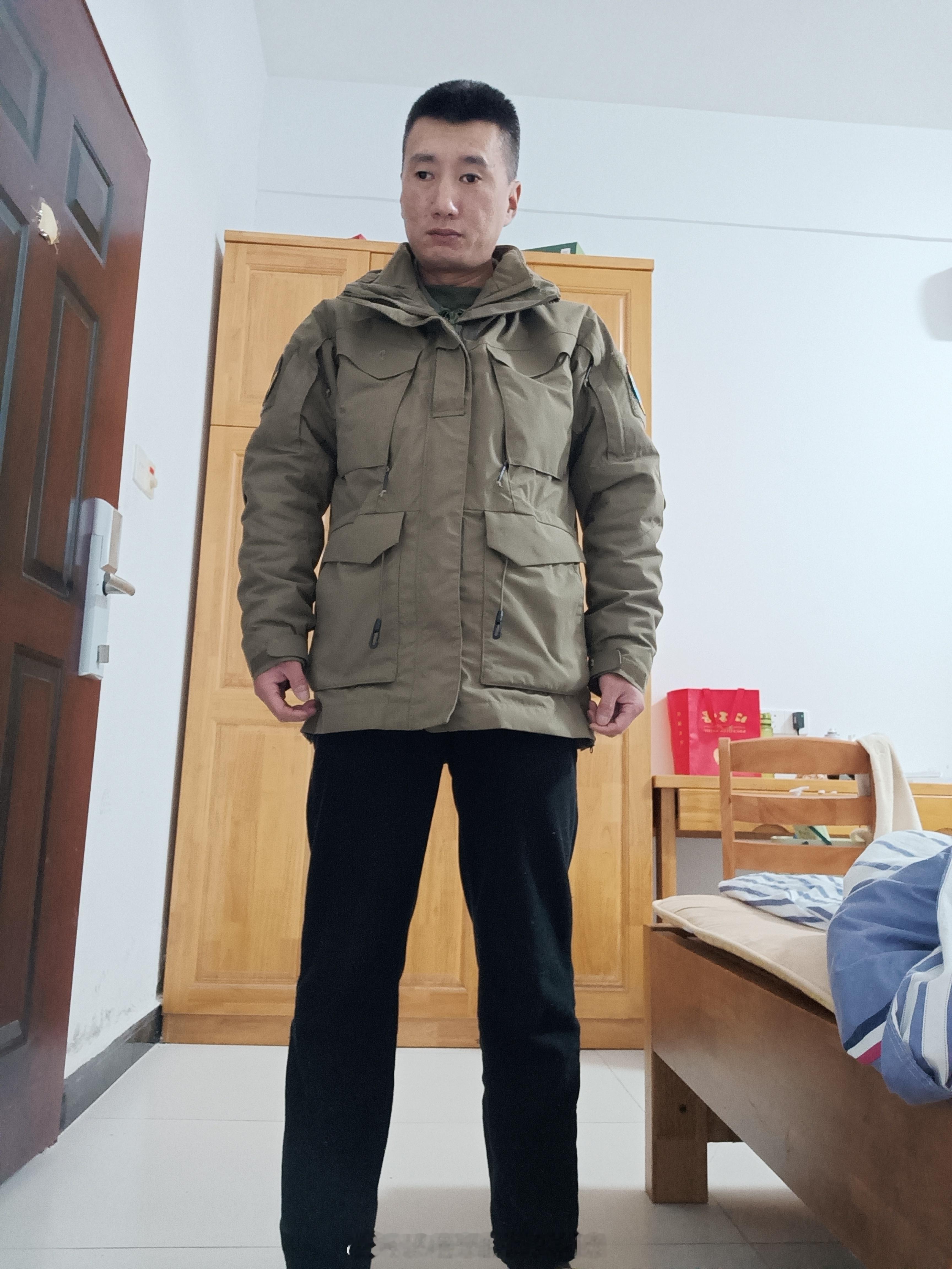 龙牙特战三代风衣搭配二代风神PI棉服内胆。是肉眼可见的暖，还要啥自行车啊！！！ 