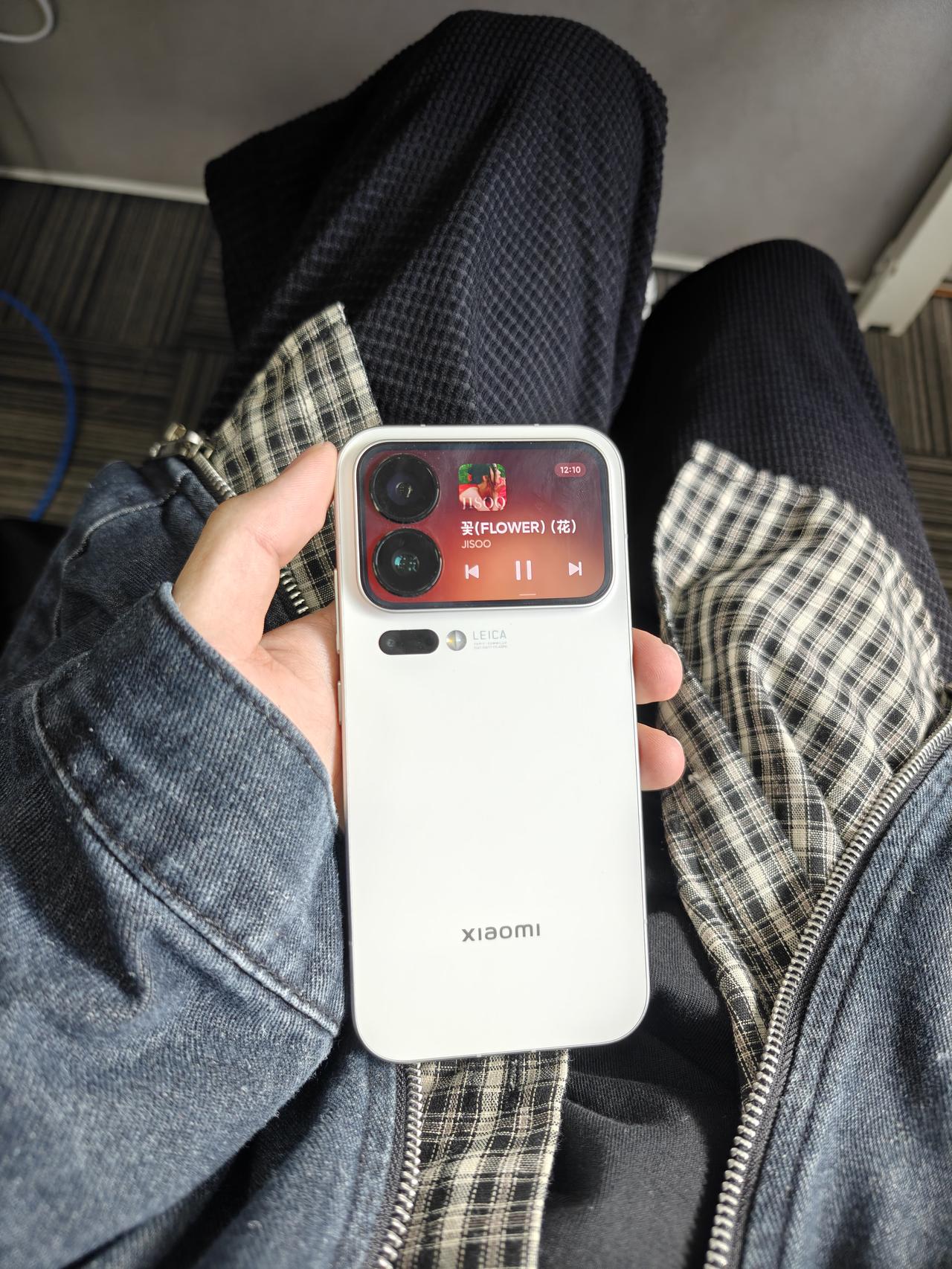 在用小米17Pro的感觉背屏是噱头吗？
用了这么久的小米17Pro，这个背屏上的