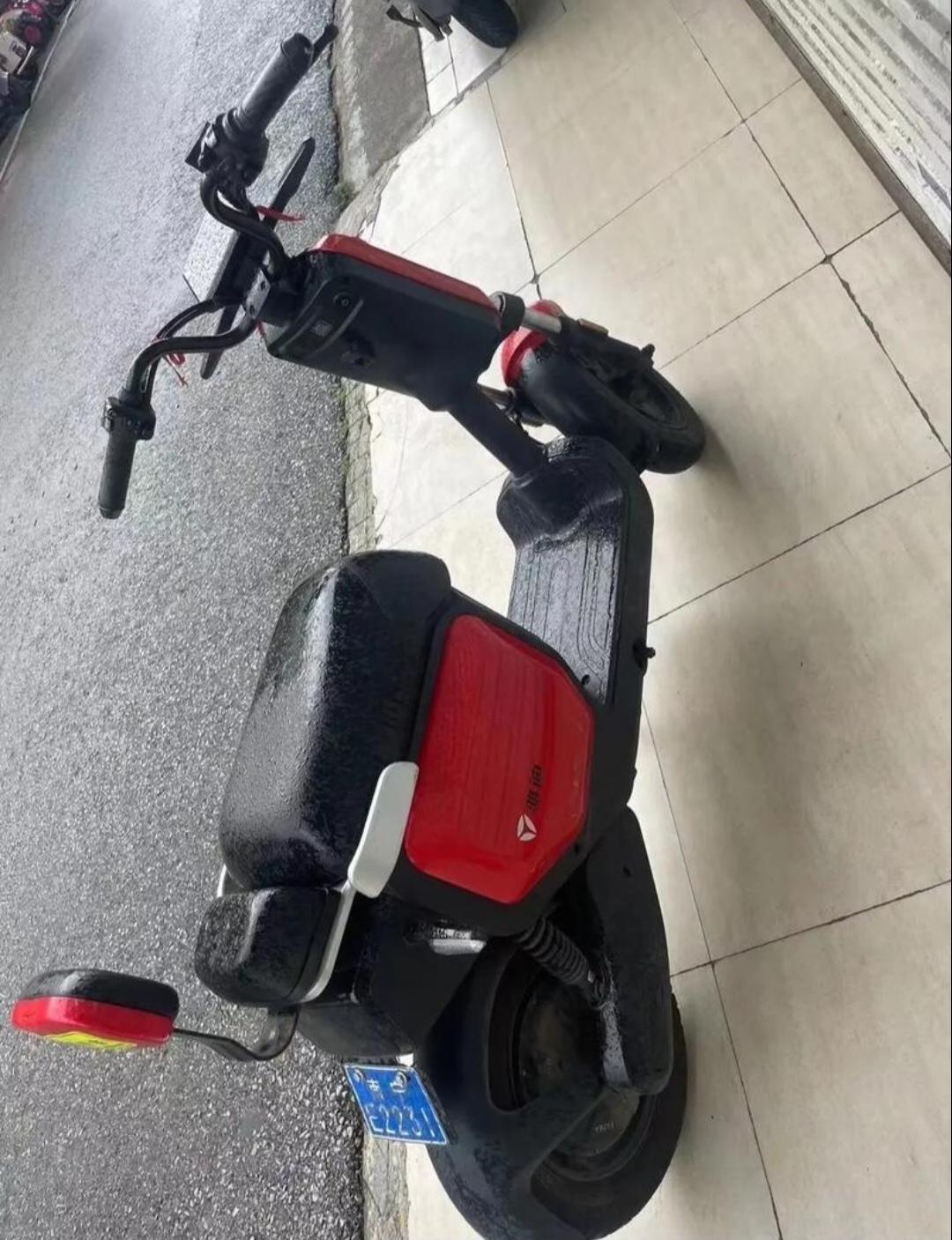雅迪电动车V1轻摩多少钱一辆？
雅迪V1轻摩的价格会因不同配置和购买地区而有所差