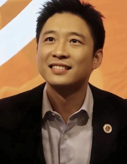终于知道，霍启山“怕”郭晶晶，从不是因大嫂的身份，也不是奥运的光环，而是打心底敬