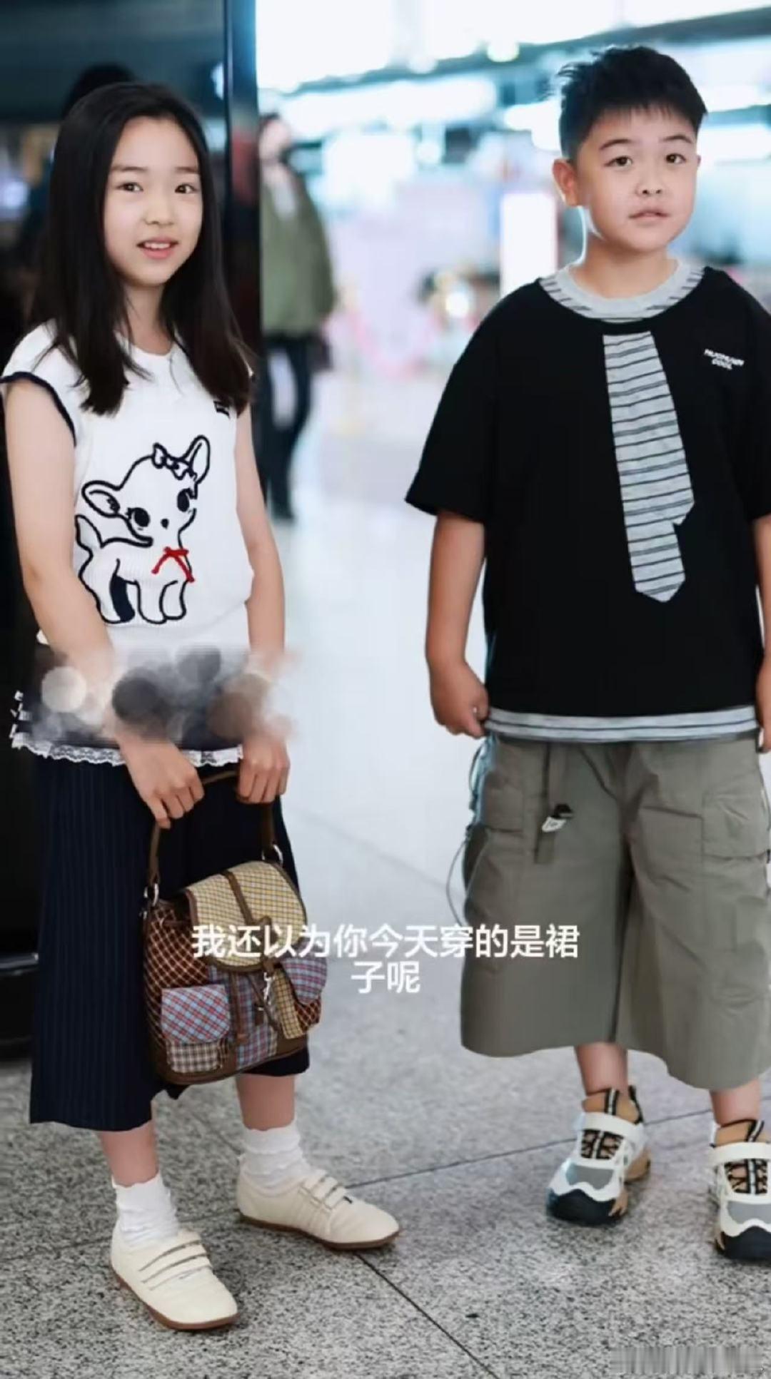 小酒窝朵朵一个穿假裙子一个戴假领带小酒窝朵朵一个穿假裙子一个戴假领带！小酒窝朵朵