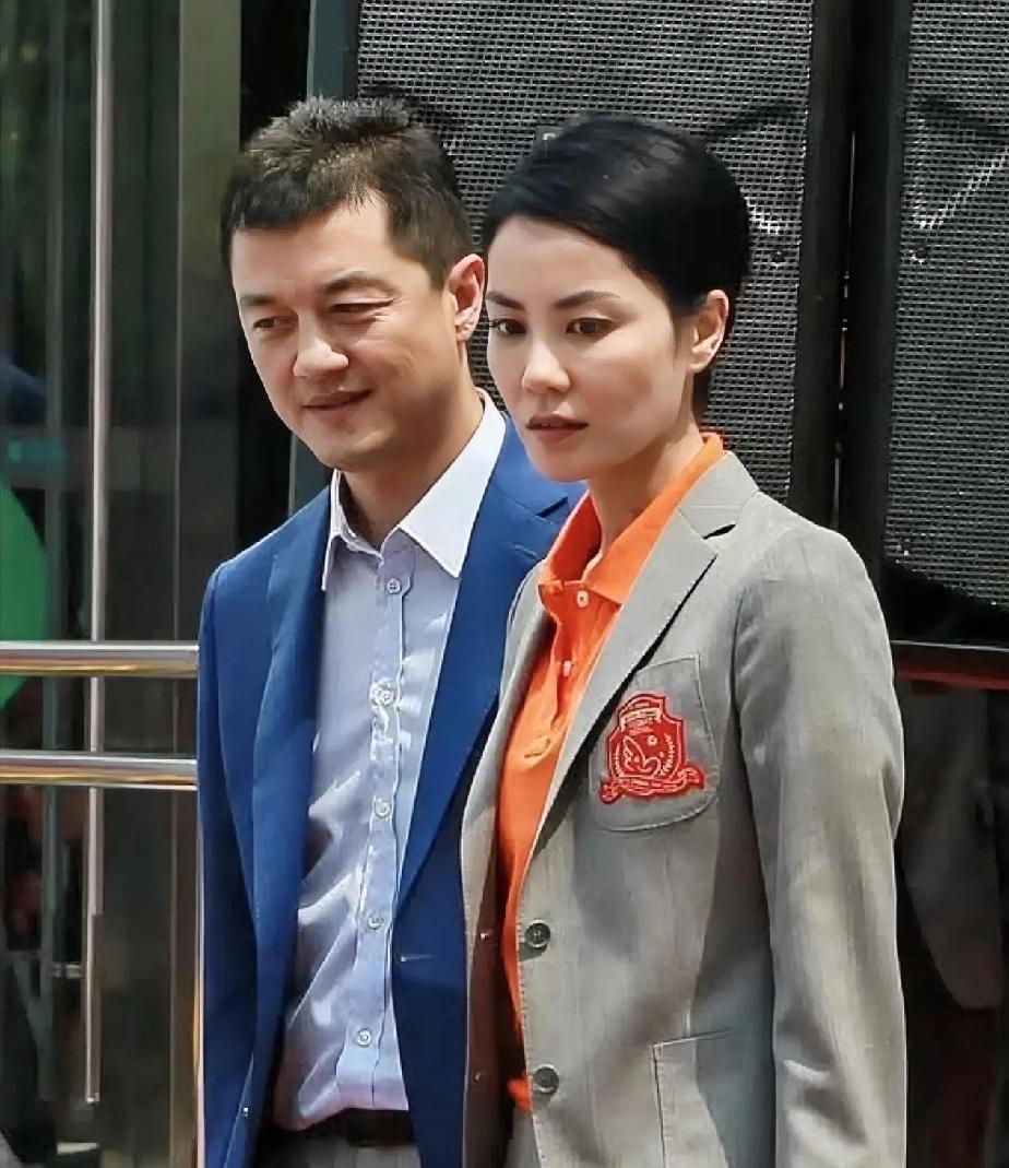 这不是卡bug吗？[捂脸]
既然谢霆锋和王菲没公开领证，那李亚鹏有没有可能和王菲