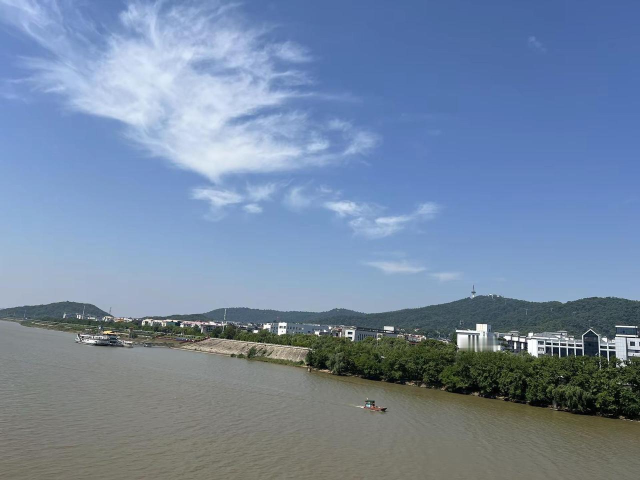 岳麓山，湘江，橘子洲上拍照！ 大自然的风光 山水 城市风景 记录生活 每个人都奔