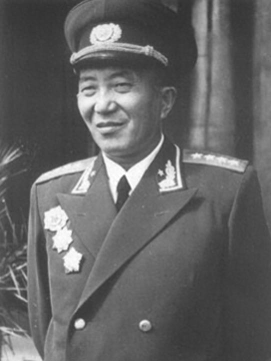 1974年罗瑞卿赴福建治疗腿伤，福州军区司令皮定均为何总是专程前来送花？
197