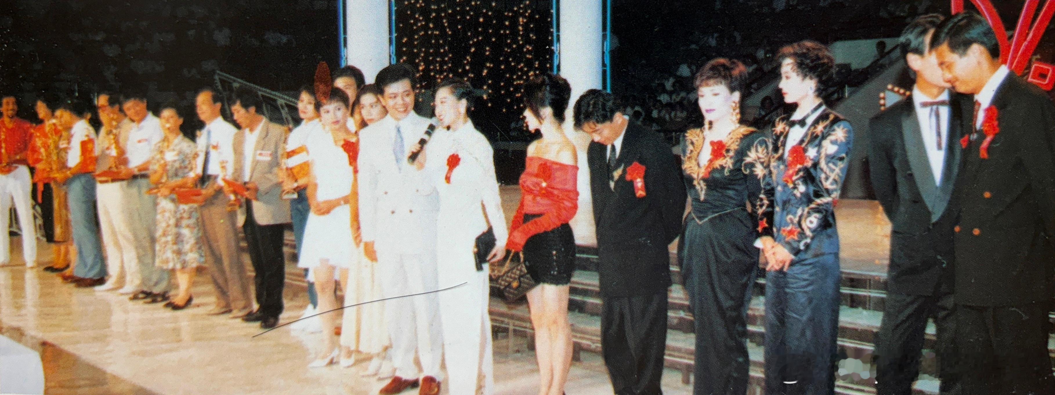 1991年9月25日第九届“大众电视金鹰奖”前来祝贺的港台嘉宾，有周润发、刘德凯