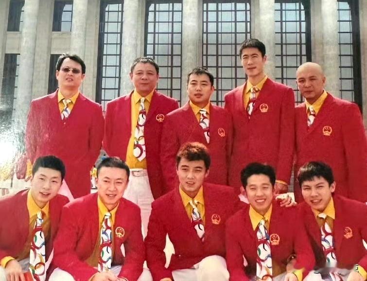 这是2008年北京奥运国乒男队合影，有球迷十分喜爱的刘国梁、王励勤、马琳、王皓…