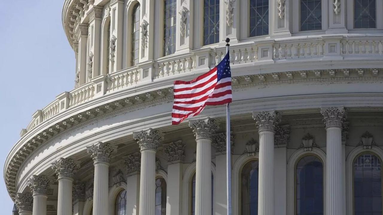 【美国众议院驳回弹劾特朗普的提案】
美国众议院12月11日否决了民主党籍众议员艾