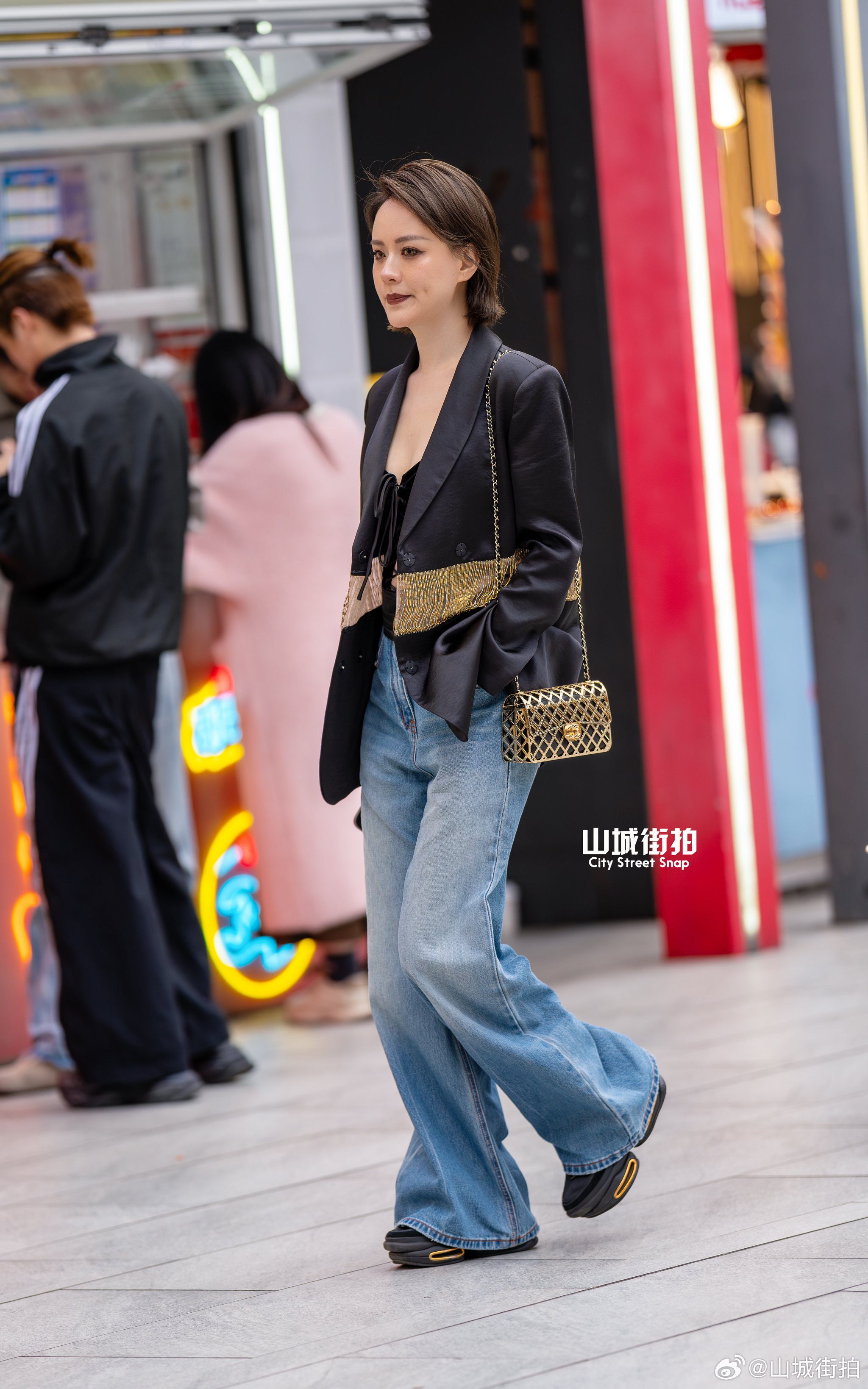 酷酷的短发小姐姐~ 