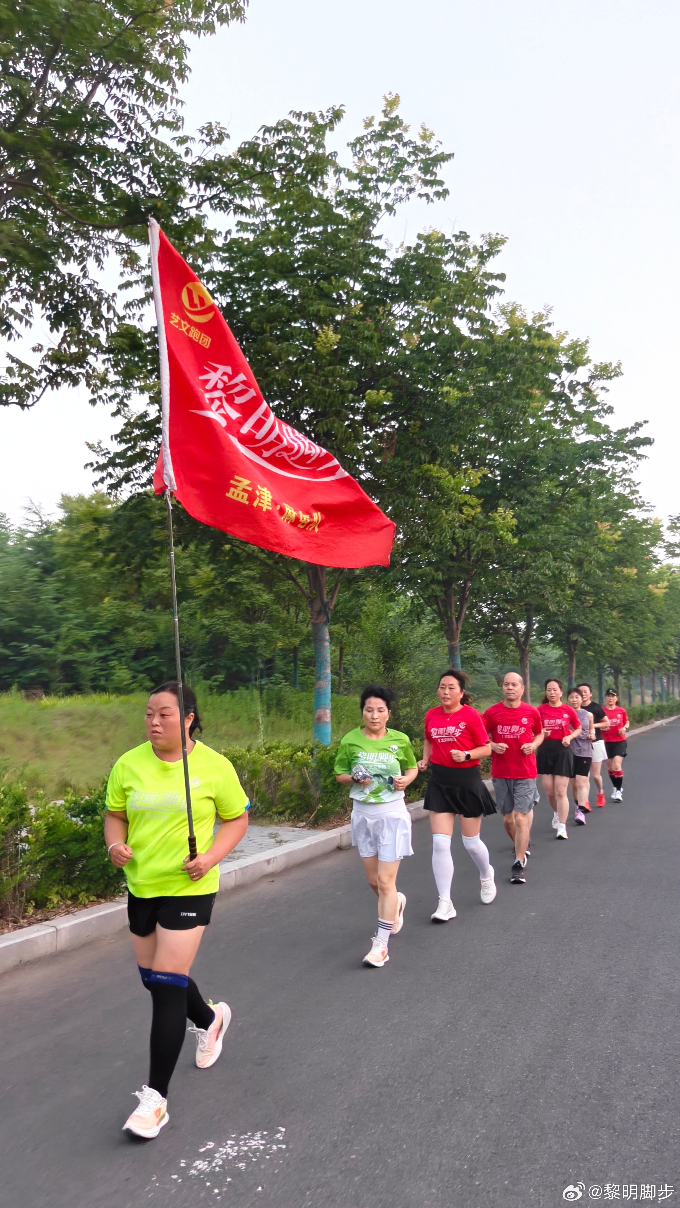 【洛阳黎明脚步艺文跑团今日分享】跑步是一场由内而外的洗礼。它教我们学会谦和清净，