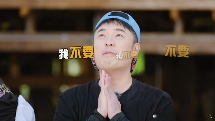 鹿晗别动别动别动鹿晗被马頔腌入味了哈哈哈哈哈 鹿晗：别动别动别动！邓超：我连呼吸