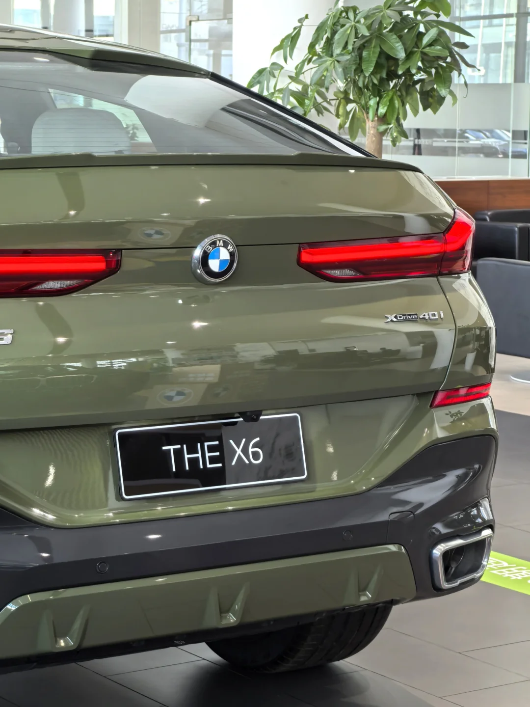宝马X6都市绿，阳光下的抹茶色🥑