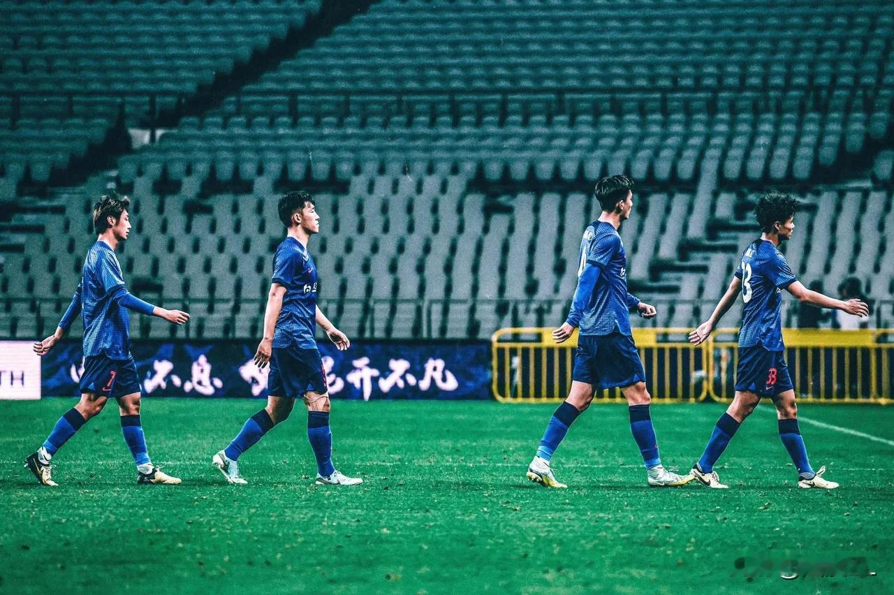 7上8下，情理之中！联赛领头羊上海申花将成为国足第一输出大户。
  据媒体人消息