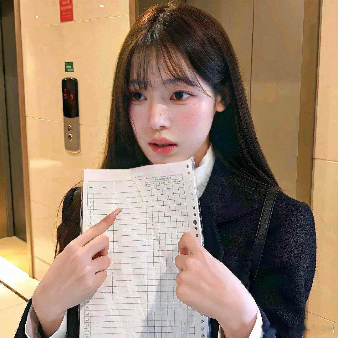 #小说推文[超话]#                        《群狼环伺》