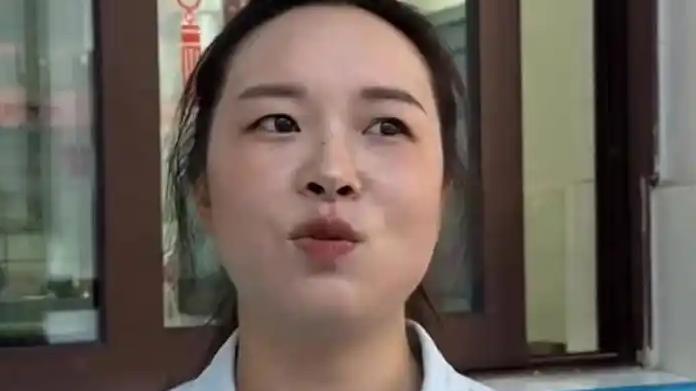 还记得满大街的"子涵""梓萱"吗？今年开学，这波名字好像集体退场了。
今年新生名
