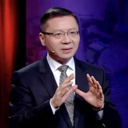 西服革履、道貌岸然、温文尔雅、低调谦和的张教授。