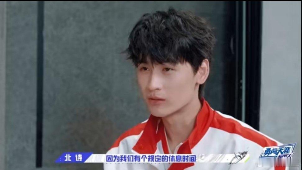 #李承铉问电竞选手不能谈恋爱吗#哈哈哈李承铉的性格也是很直的了，就这么水灵灵的问