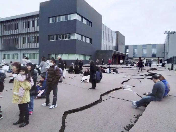 #日本地震死亡人数再上升# 当地时间1月3日，石川县灾害对策本部表示，石川县能登