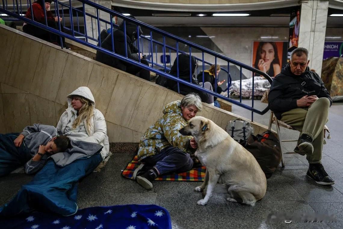 11月29号周六天刚亮，基辅直接炸响！俄的无人机+导弹砸了好几个地方，市区轰隆声