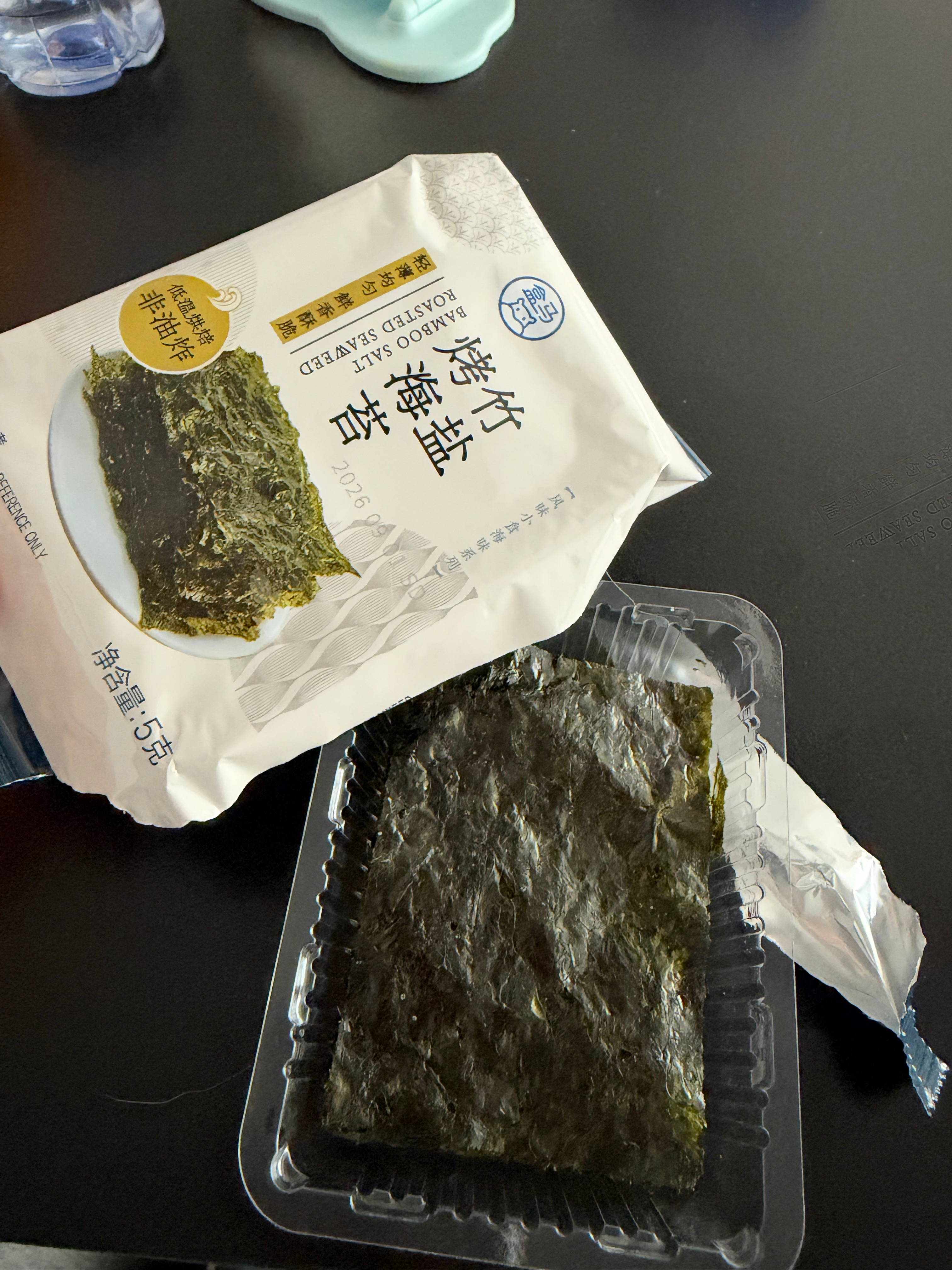 盒马的这个海苔好好吃，没有甜味儿就是咸香也够脆，盐粒儿一撒让我特别有麦当劳薯条的